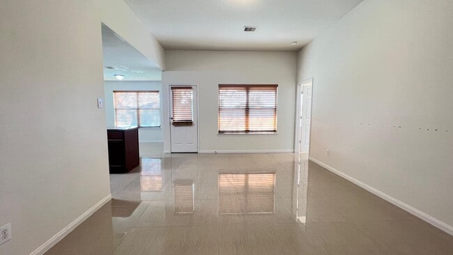 Building Photo - 6906 Clover Walk Ln