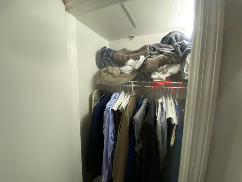 Building Photo - 20 Queensberry St