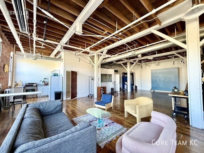 Building Photo - 1800 Central St