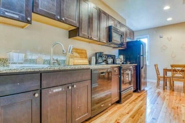 Building Photo - 408 N 41st St