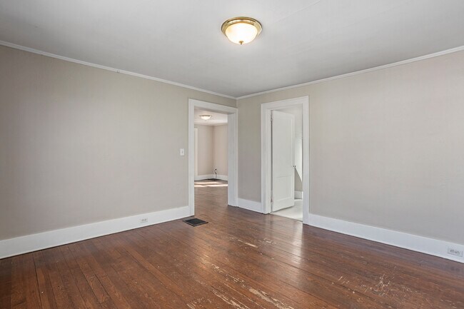 Building Photo - 647 Fairview Ave NE