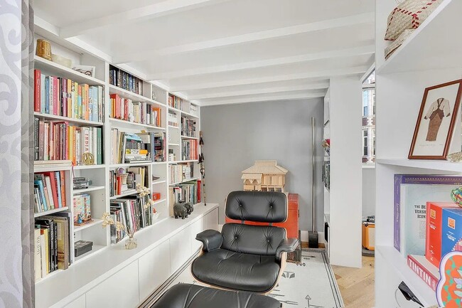 Building Photo - 220 W 148th St