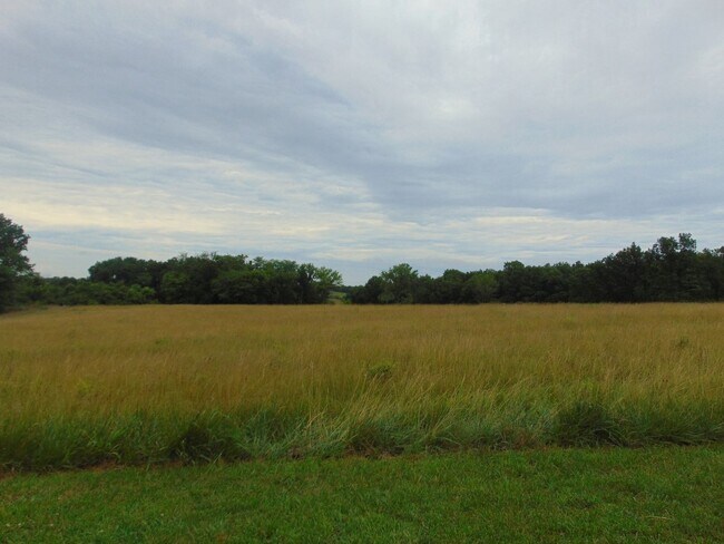 Building Photo - Amazing 3 Bed 2 Bath Country Home With Fab...