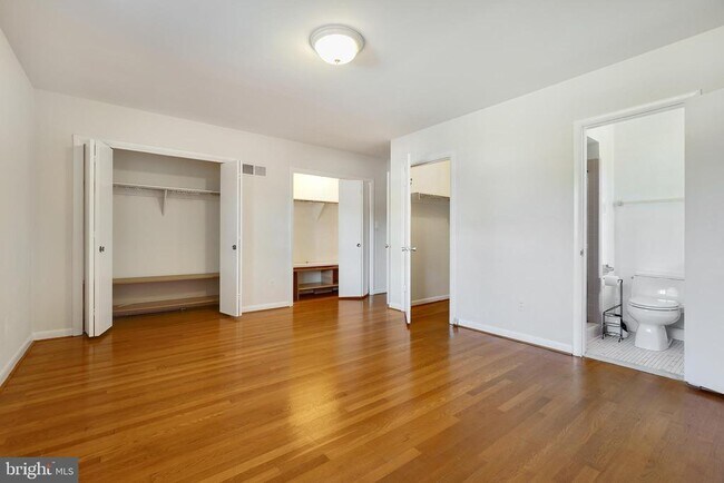 Building Photo - 6220 Robinwood Rd