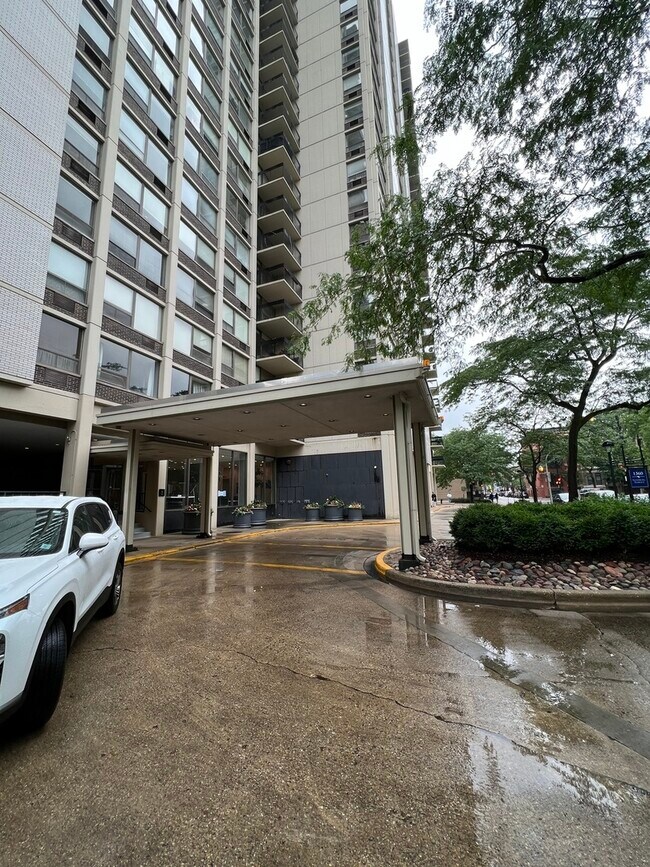 1360 N Sandburg Terrace 1360 N Sandburg Terrace Chicago IL 60610 Apartment Finder