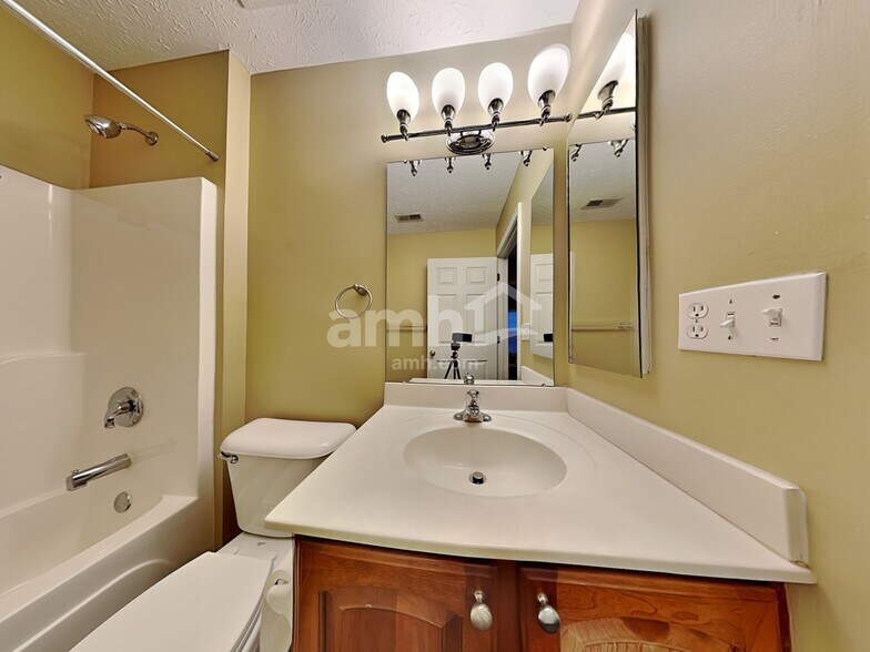 Building Photo - 285 Coyote Dr