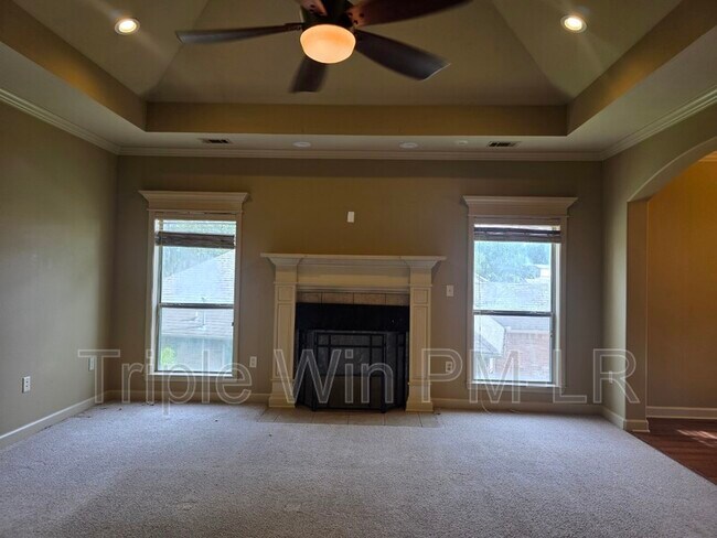 Building Photo - 1901 Hidden Creek Dr