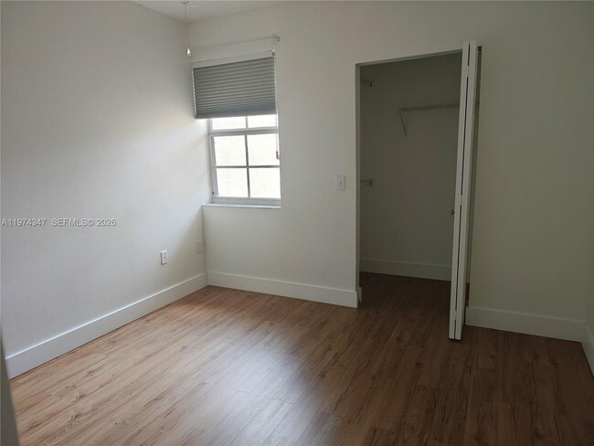 Building Photo - 2409 Centergate Dr