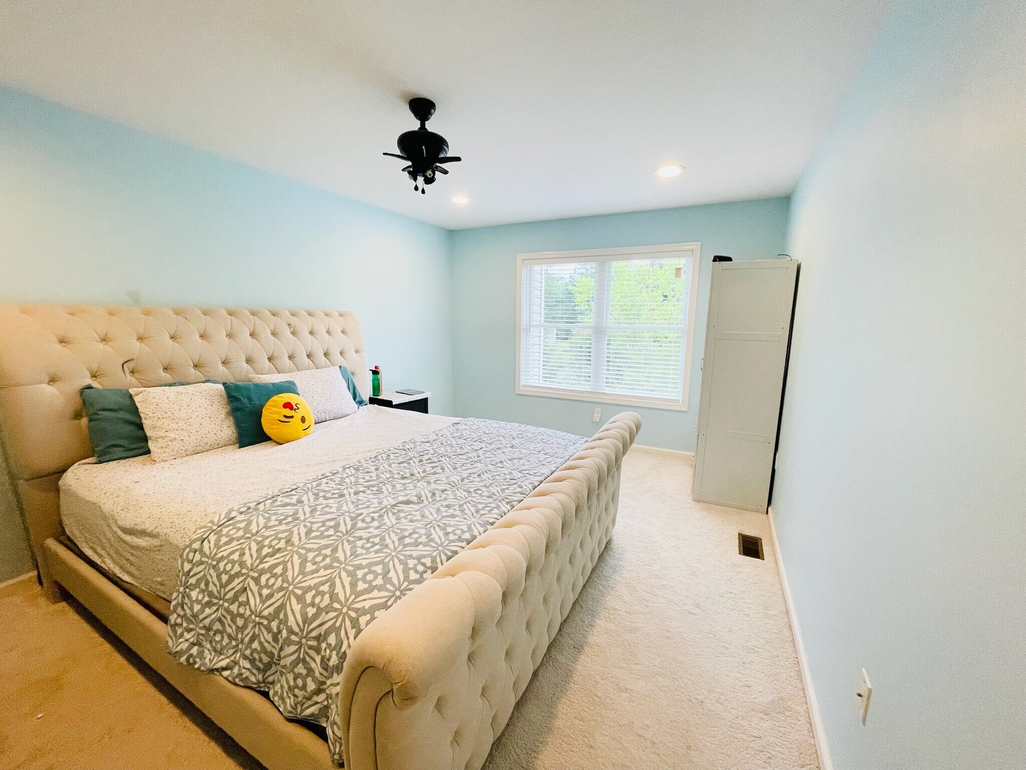 Building Photo - 2 Decroce Ct