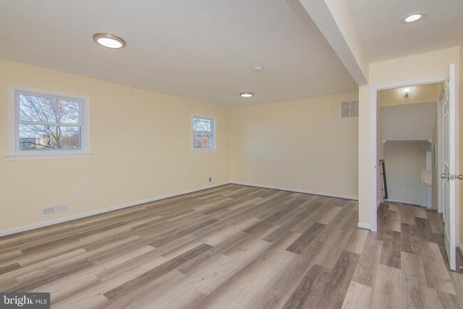 Building Photo - 14 N Montague St