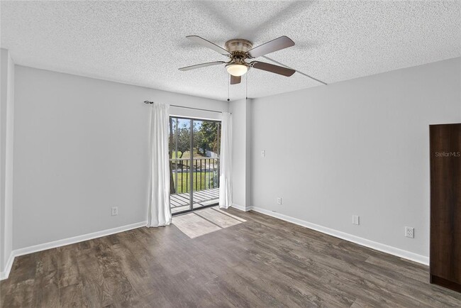 Building Photo - 2900 Cove Cay Dr