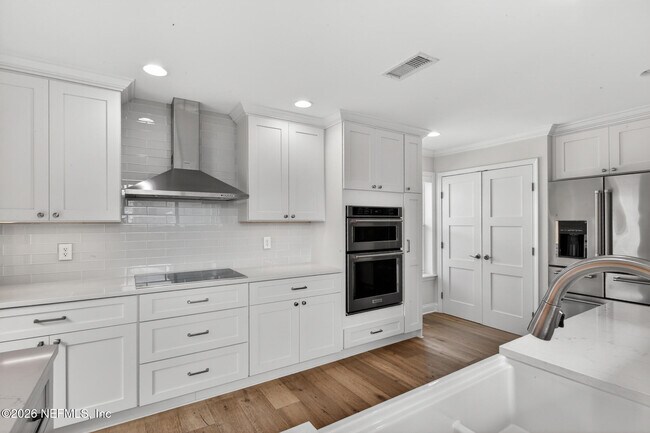 Building Photo - 1766 Beach Ave