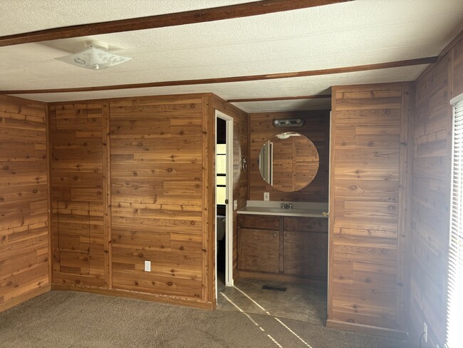 Building Photo - 2118 Cliffwood Rd