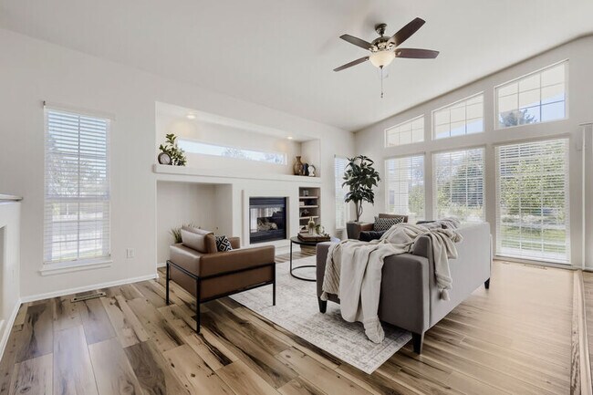 Building Photo - 9506 Hollydale Ct