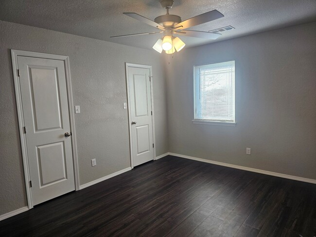 Building Photo - Beautiful New Townhomes in Alma!