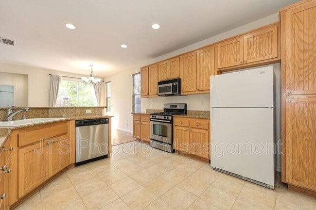 Building Photo - 280 Soaring Hawk Ln