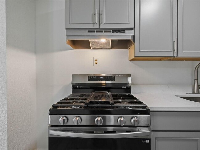 Building Photo - 526 Woodlore Dr