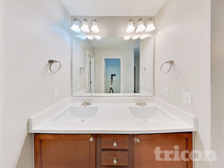 Building Photo - 130 Atherton Dr