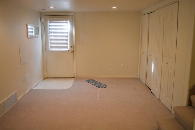 Building Photo - Huge Orem Home in Great Location