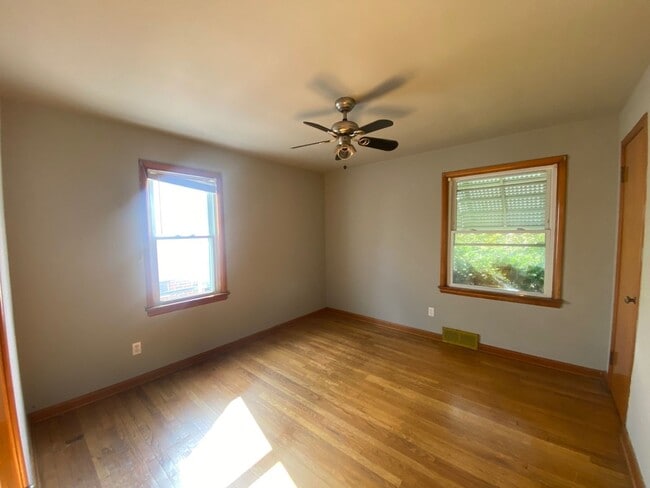 Building Photo - Charming 3-Bedroom Property in Prime Location