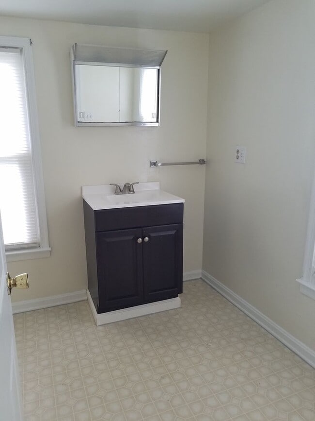 Building Photo - House for Rent in Quincy