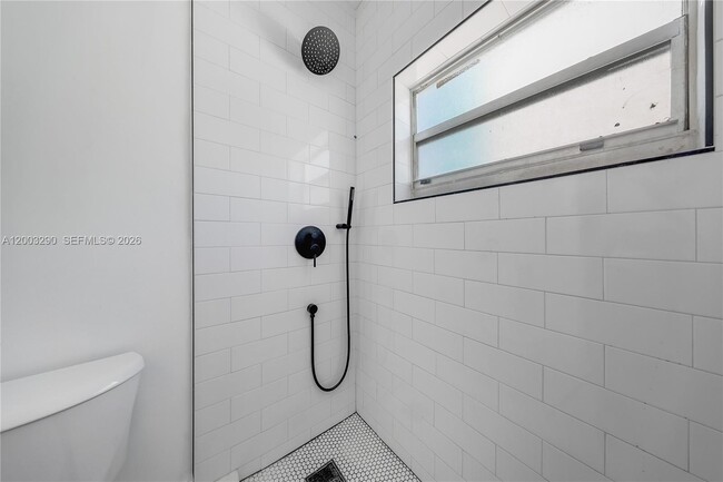 Building Photo - 2464 SW 22nd St