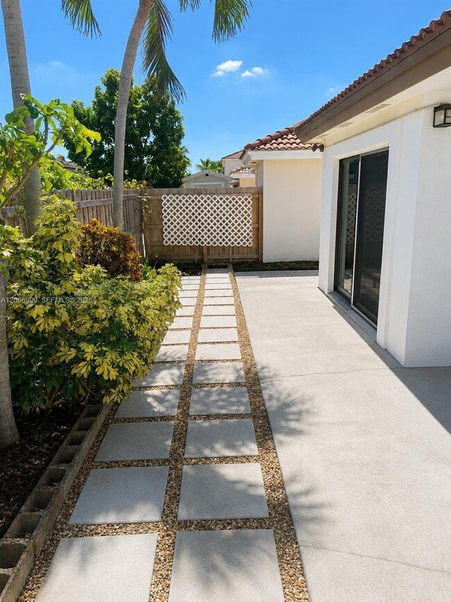 Building Photo - 13923 SW 151st Ave