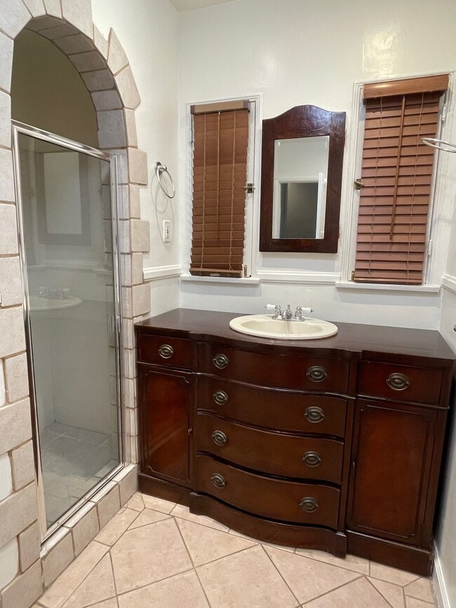 Hall (Full) Bath - 835 S Holt Ave