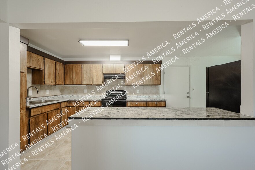Building Photo - 410 N Ironwood-