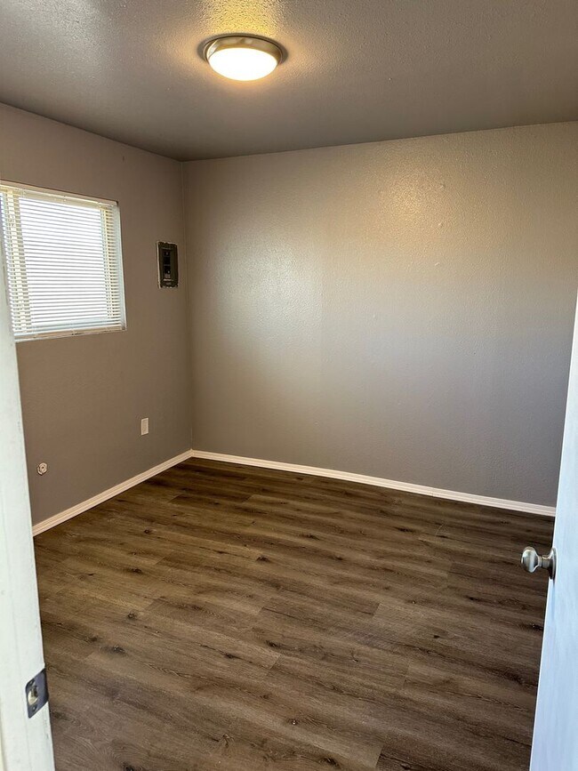 Building Photo - 1277 Jelso Ave