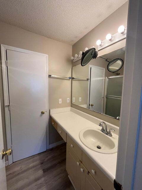 Building Photo - "Charming 3-Bedroom Townhouse in Fort Walt...