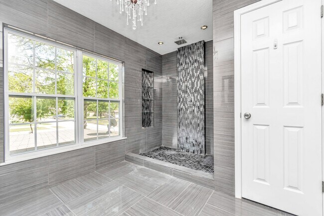 Building Photo - 12418 Mill Ridge Dr