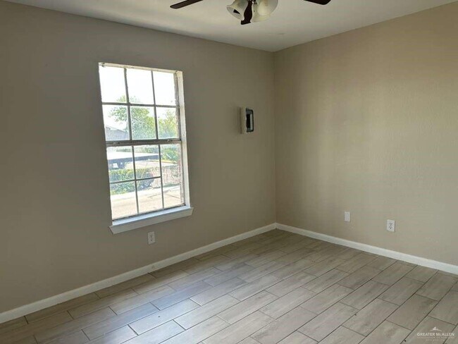 Building Photo - 10 Gastel Cir