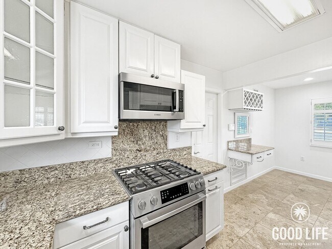 Building Photo - Inviting 3B/1BA Home in Imperial Beach with Patio, Driveway Parking and Coastal Proximity