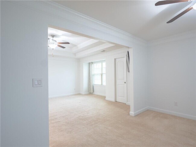 Building Photo - 4865 Alexandria Ave