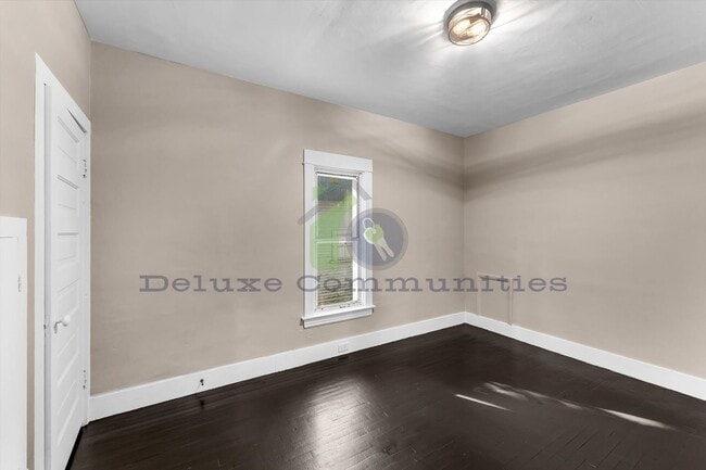 Building Photo - Remodeled 3BR + Flex Room | Steps from Leonard & Minutes to Downtown