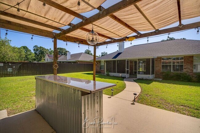 Building Photo - 2511 Southern Oaks Dr