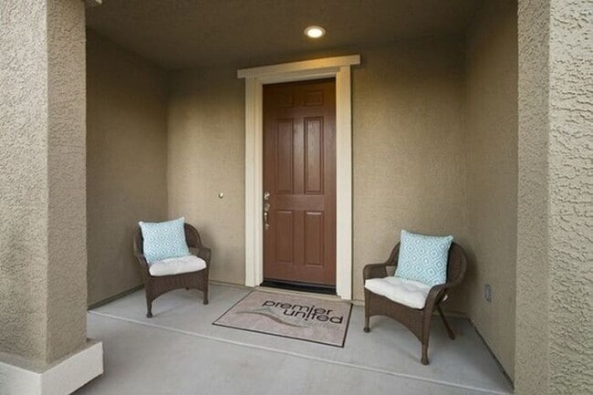 Building Photo - Beautiful Home in Lincoln! - 27 E Street