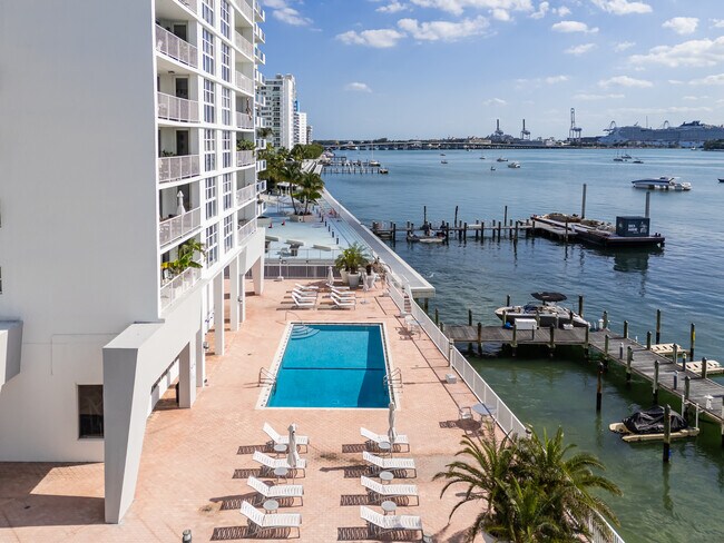 Building Photo - 1228 West Ave