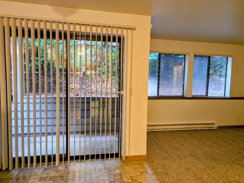 Building Photo - 9233 Interlake Ave N