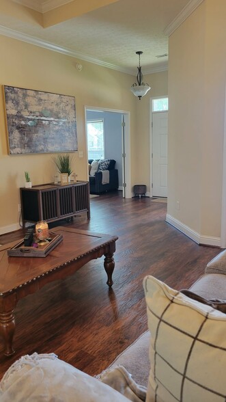 Building Photo - 7301 Anna Rose Dr