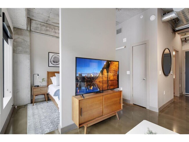 Building Photo - 728 N 3rd St