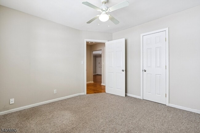 Building Photo - 6 W Roselle Ave