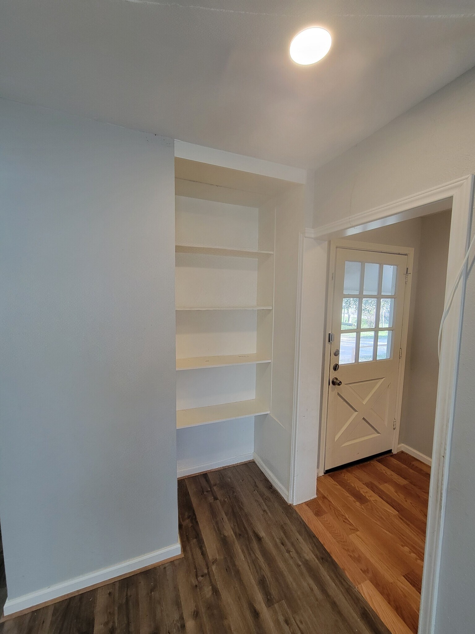 Building Photo - 707 Johnson Ln