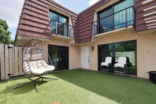 Building Photo - 1614 16th Ln