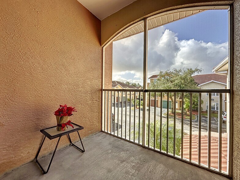 Building Photo - 12021 Villanova Dr
