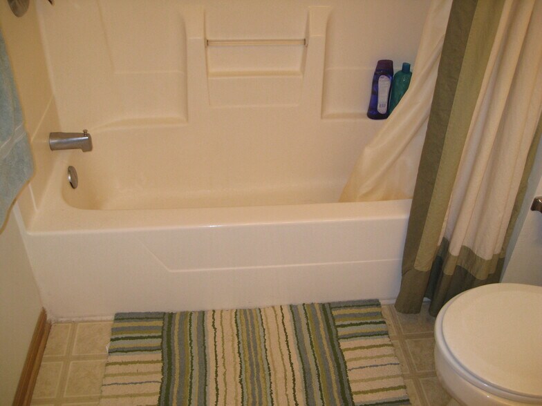 Building Photo - 4613 Twain St