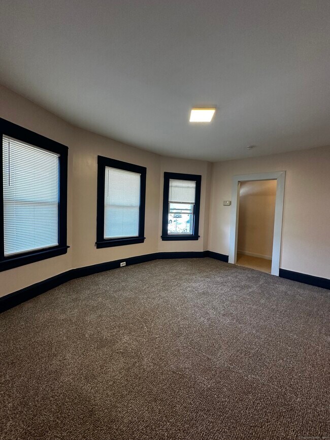 Building Photo - 40 Hansen Ave