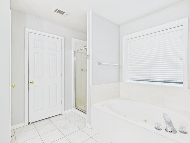 Building Photo - 3203 Von Trapp Ln