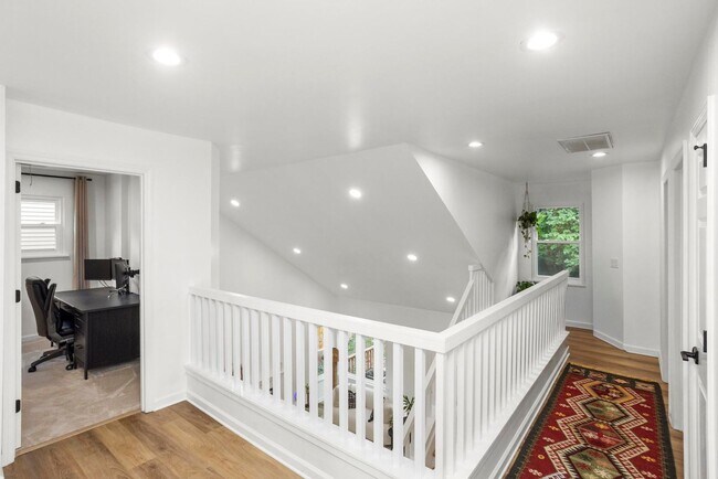 Building Photo - 1009 Elmshade Ln